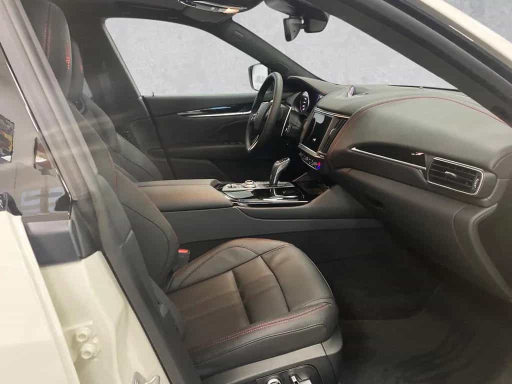 Maserati Levante GT Hybrid Pano+AHK 02/2024-photo-2