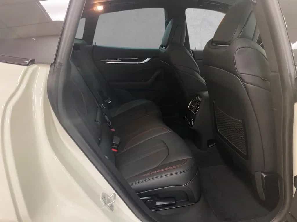 Maserati Levante GT Hybrid Pano+AHK 02/2024-photo-4