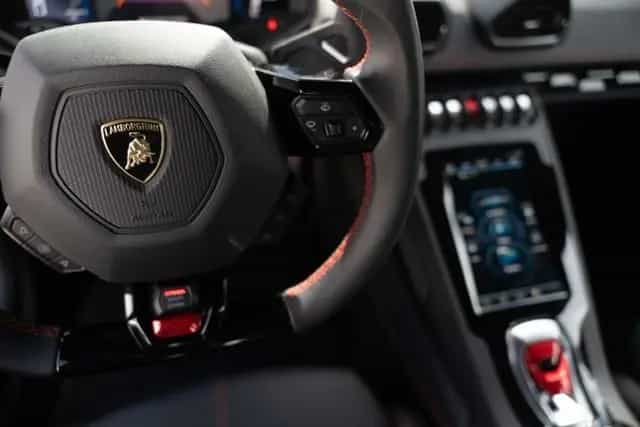 Lamborghini Huracán EVO*LIFT*DAB*PDC*CAM*LDS*Mietkauf 11/2021-photo-23