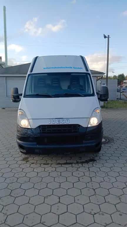 Iveco Daily Kasten HKa 35 S... Radstand 3300 10/2013-photo-1