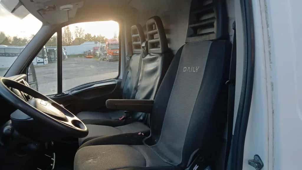 Iveco Daily Kasten HKa 35 S... Radstand 3300 10/2013-photo-10