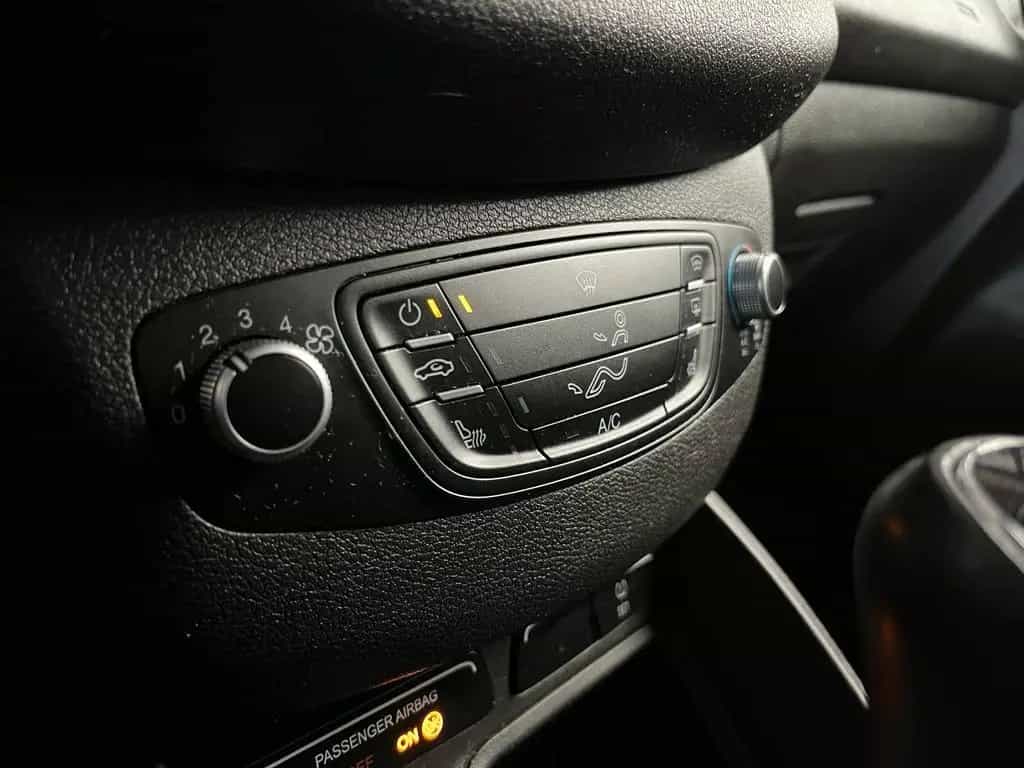 Ford Tourneo Courier Trend 02/2018-photo-12