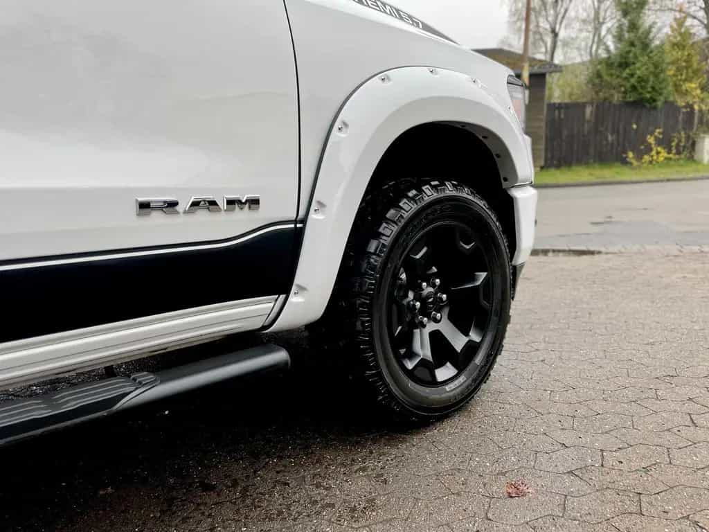 Dodge RAM V8*4X4*OFF-ROAD*LARAMIE/SPORT*LED*AHK*GARANTE* 12/2020-photo-9