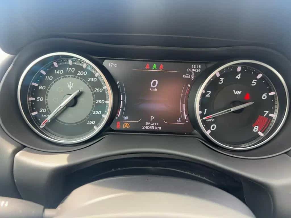 Maserati Levante TROFEO MY23 V8 580PS AWD Nero&Nero 05/2023-photo-17
