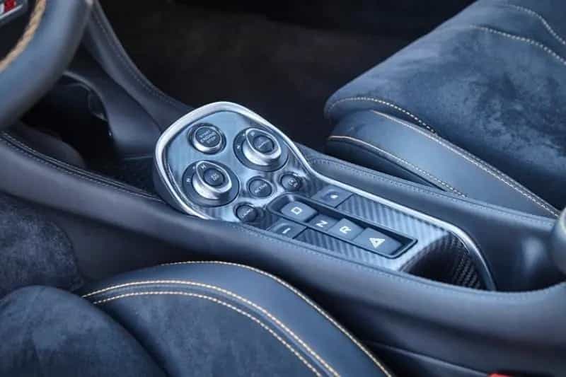 McLaren 570S 3.8 V8 Coupé 06/2016-photo-4