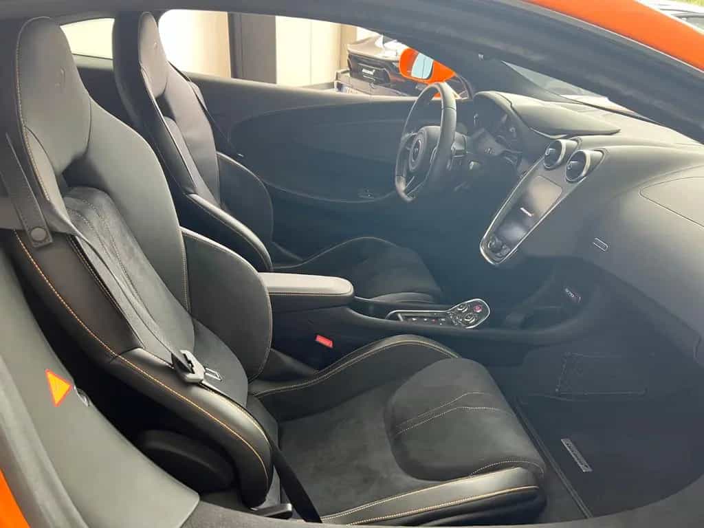McLaren 570S 3.8 V8 Coupé 06/2016-photo-9
