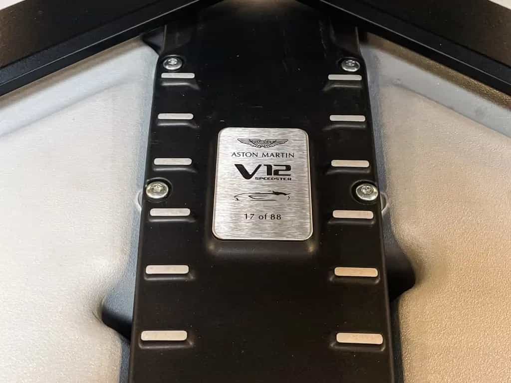 Aston Martin V12 Vantage V12 Speedster null-photo-19