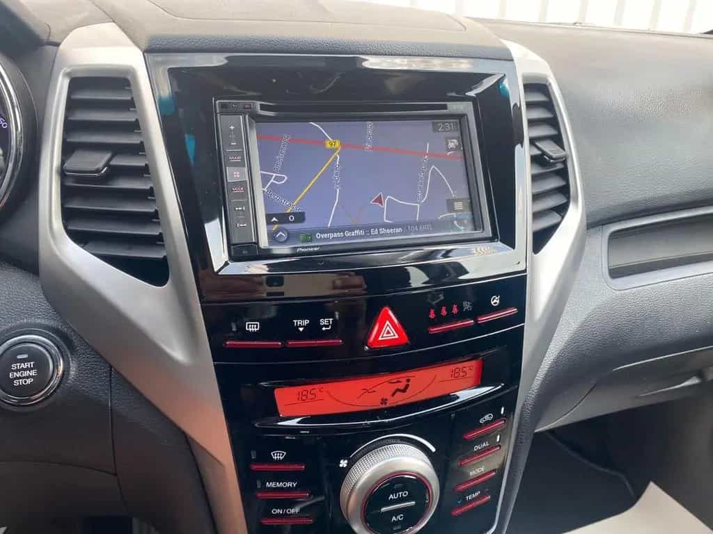 Ssangyong Tivoli 1.6XDi Leder,Sitzhzg.,Navi,Kamera TÜV NEU 09/2016-photo-12