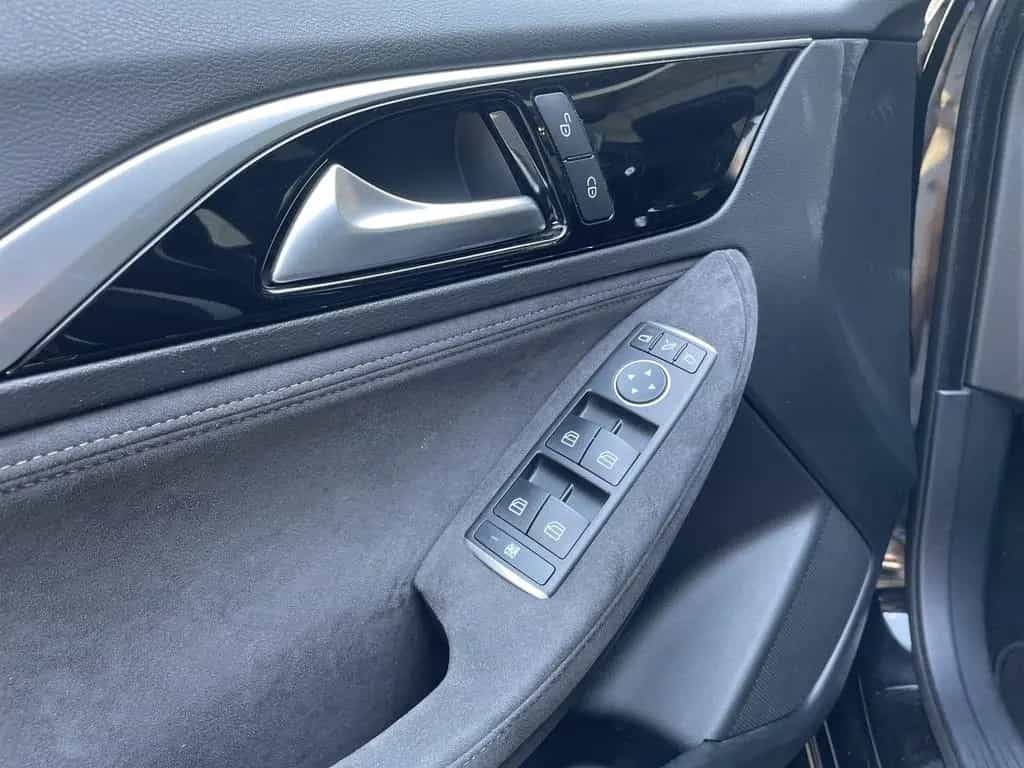 Infiniti Q30 2.0t DCT AWD Sport *Pano*LED*Navi*Bose* 03/2017-photo-18