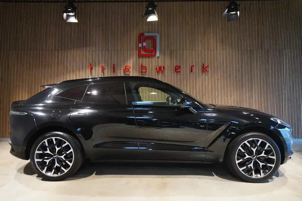 Aston Martin DBX 4.0 V8*Sportabgas*Body Pack Black*22 Zoll* 03/2022-photo-0