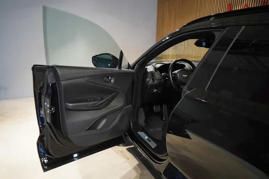 Aston Martin DBX 4.0 V8*Sportabgas*Body Pack Black*22 Zoll* 03/2022-photo-15