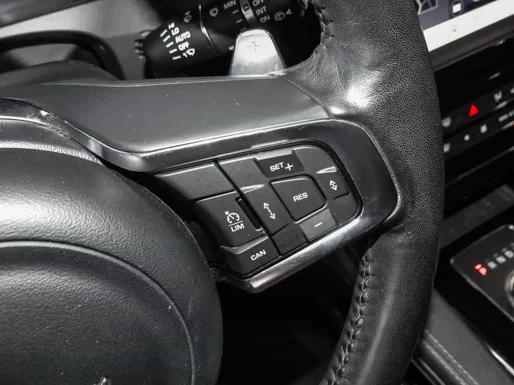 Jaguar F-Pace R-Sport AWD 30t EU6d-T Allrad AHK-el. kla 08/2018-photo-11