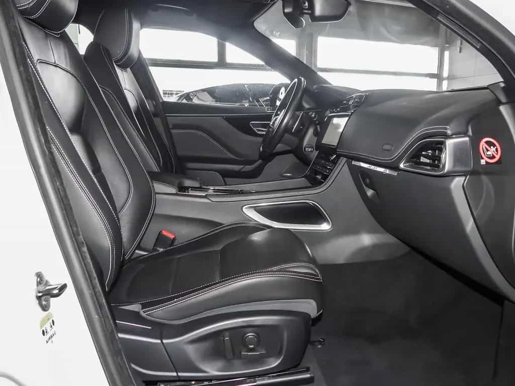 Jaguar F-Pace R-Sport AWD 30t EU6d-T Allrad AHK-el. kla 08/2018-photo-1