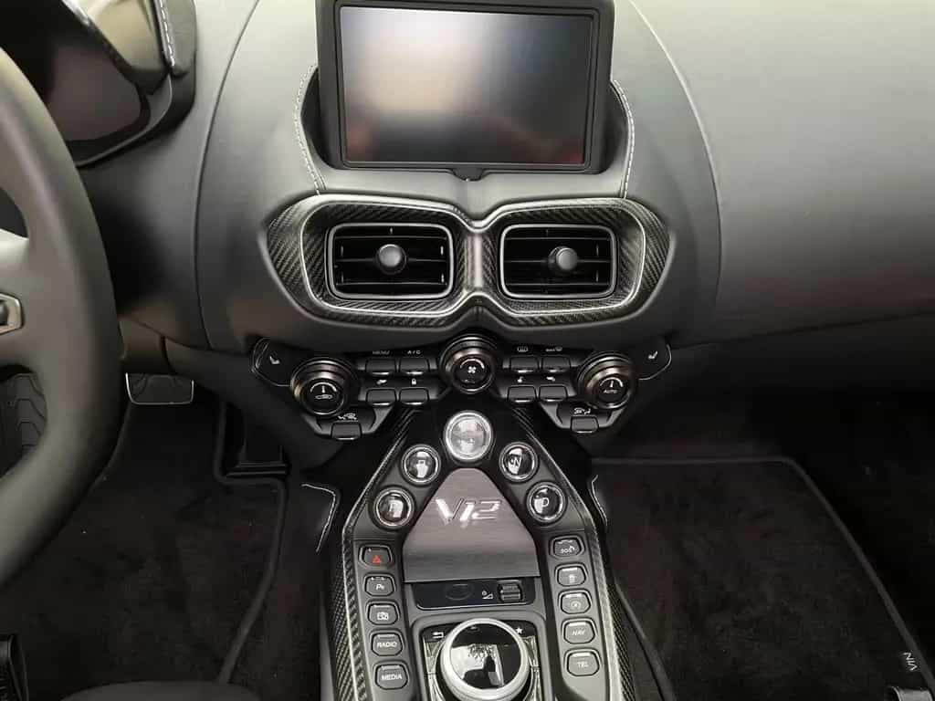 Aston Martin V12 Vantage Roadster 03/2023-photo-11