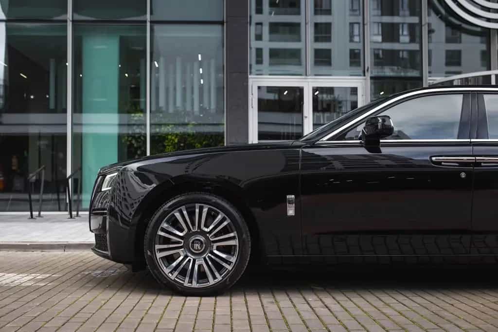 Rolls-Royce Ghost EWB Bespoke, High spec, Warranty 09/2021-photo-2