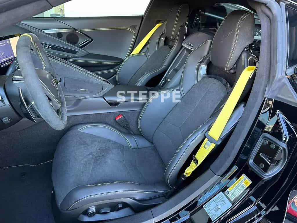 Corvette C8 Stingray Coupe 6,2 V8 3LT Europamodell 08/2025-photo-6