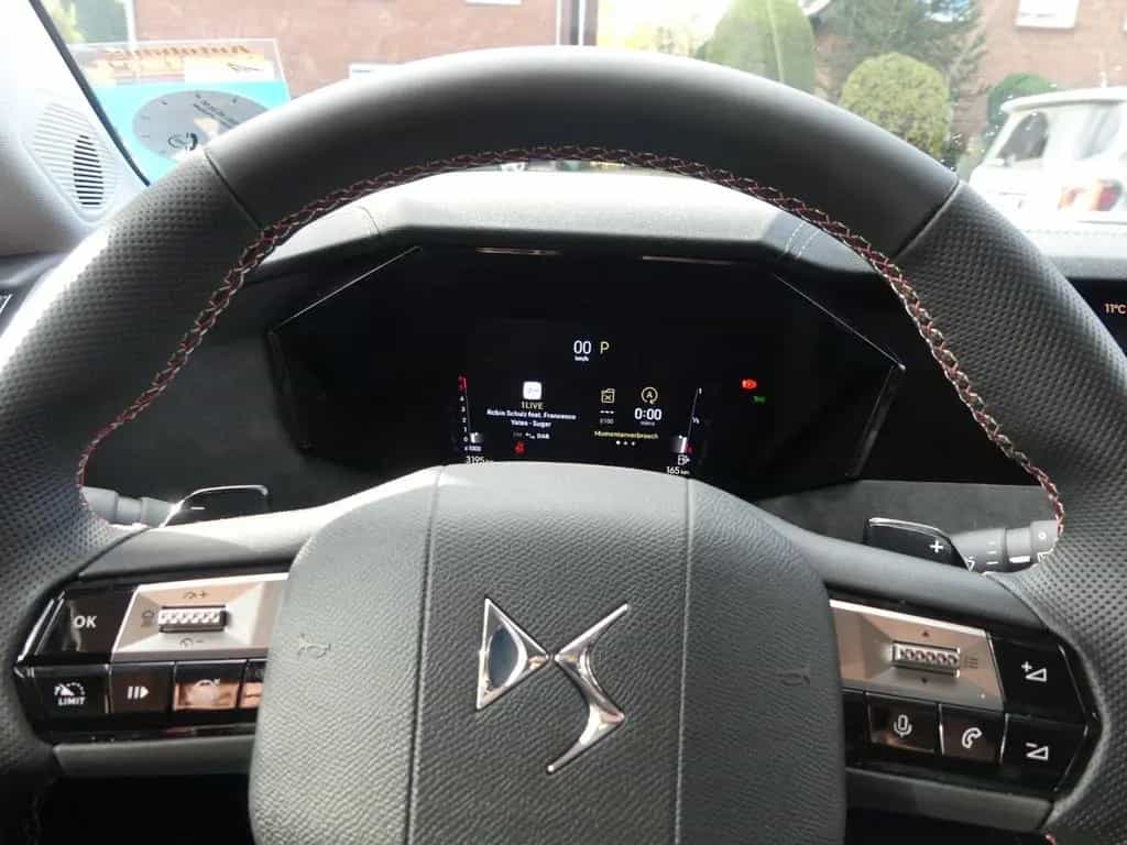DS Automobiles DS4 BlueHDi 130 Performance Line+ 09/2023-photo-11