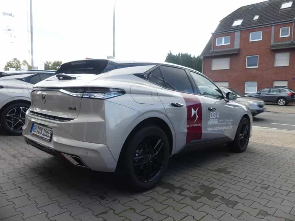 DS Automobiles DS4 BlueHDi 130 Performance Line+ 09/2023-photo-3