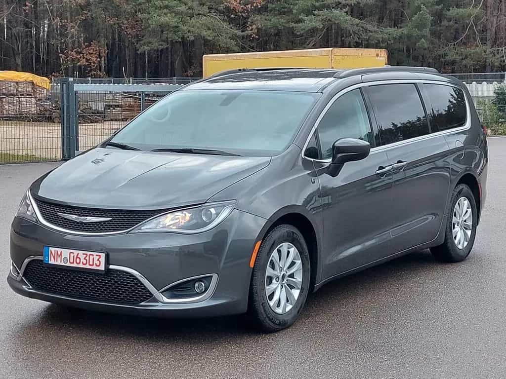Chrysler Pacifica 3.6 V6 - LEDER - NAVI - 7*Sitzer 07/2017-photo-0