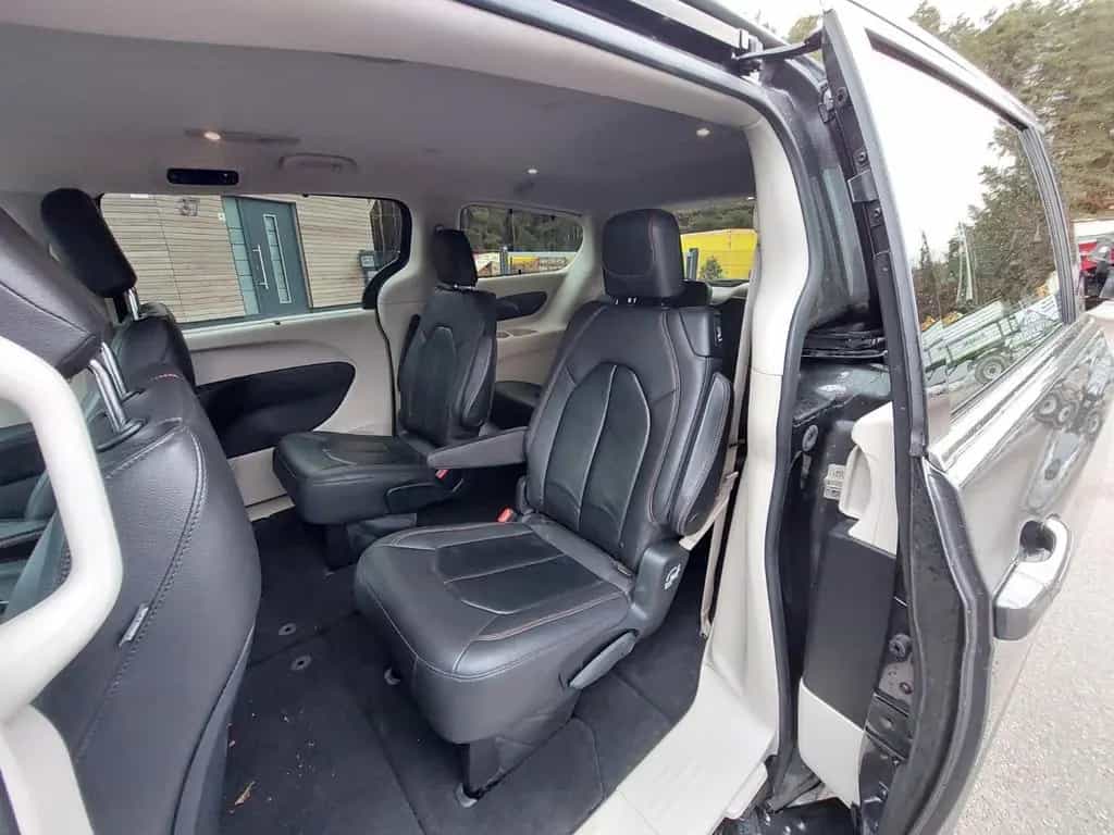 Chrysler Pacifica 3.6 V6 - LEDER - NAVI - 7*Sitzer 07/2017-photo-11