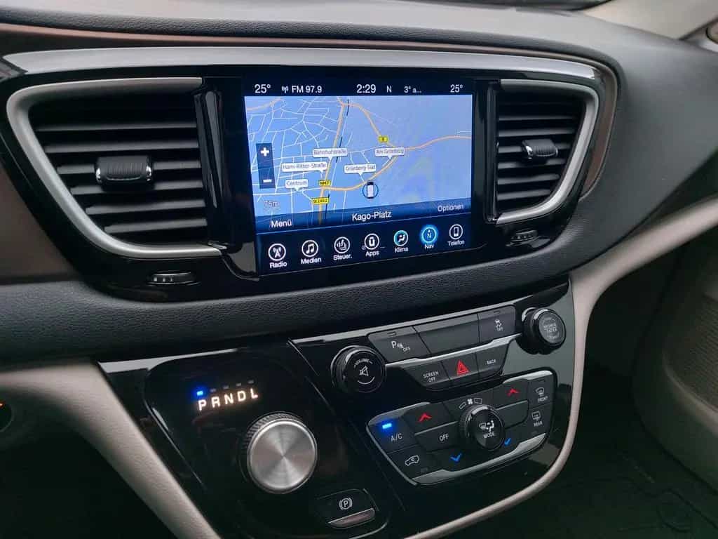 Chrysler Pacifica 3.6 V6 - LEDER - NAVI - 7*Sitzer 07/2017-photo-12