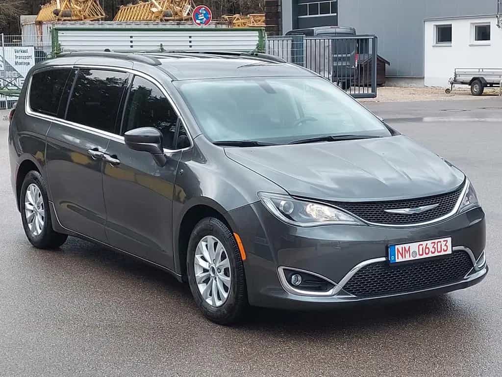 Chrysler Pacifica 3.6 V6 - LEDER - NAVI - 7*Sitzer 07/2017-photo-2