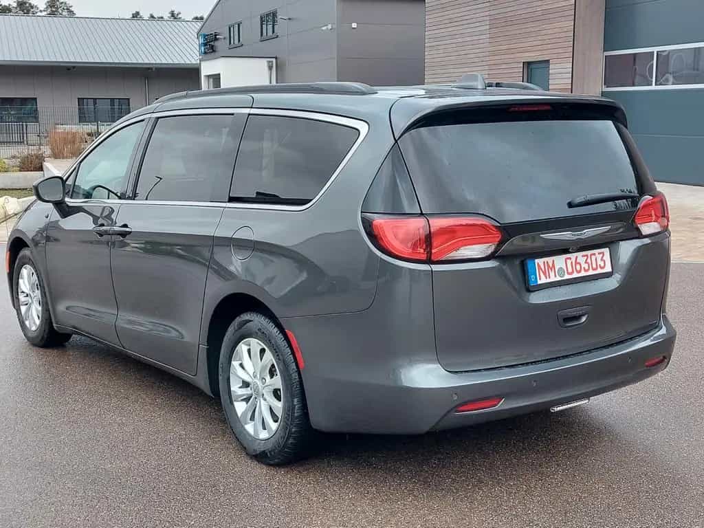 Chrysler Pacifica 3.6 V6 - LEDER - NAVI - 7*Sitzer 07/2017-photo-5