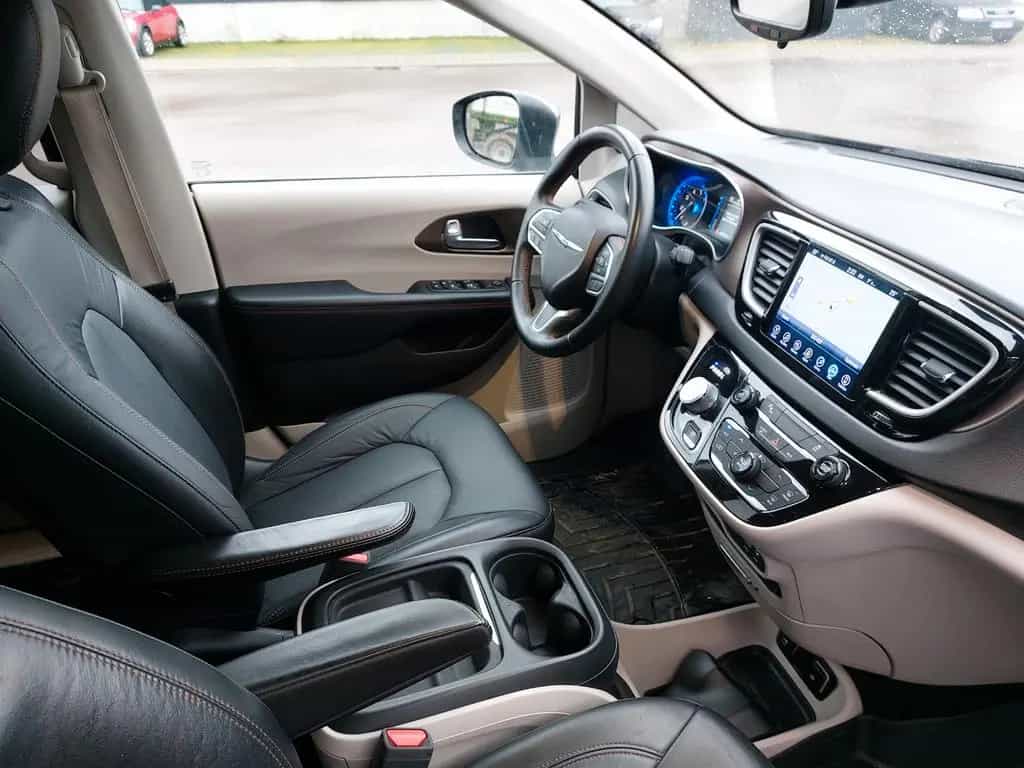 Chrysler Pacifica 3.6 V6 - LEDER - NAVI - 7*Sitzer 07/2017-photo-6