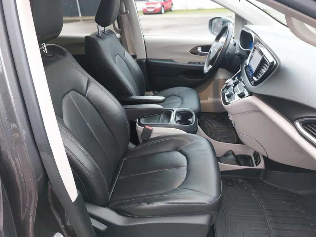 Chrysler Pacifica 3.6 V6 - LEDER - NAVI - 7*Sitzer 07/2017-photo-8