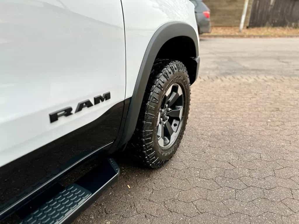Dodge RAM 5.7 V8*4X4*REBEL*LEDER*LED*NAVI*AHK*MFL*GARANTIE 07/2020-photo-14