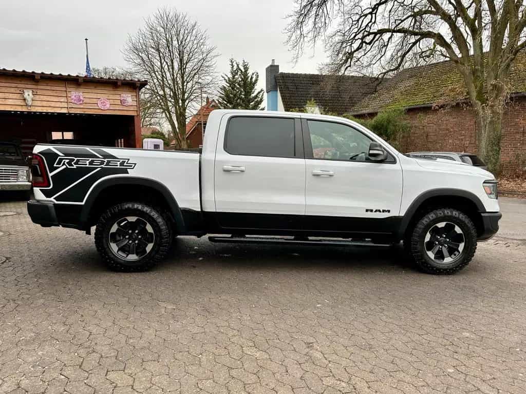 Dodge RAM 5.7 V8*4X4*REBEL*LEDER*LED*NAVI*AHK*MFL*GARANTIE 07/2020-photo-17