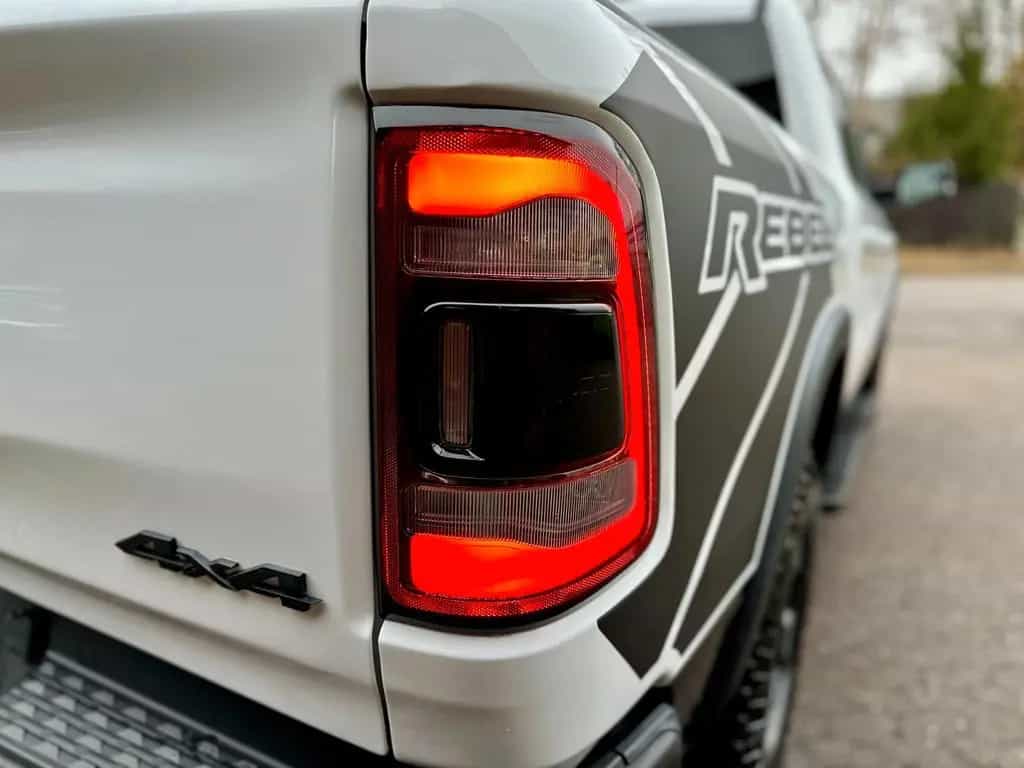 Dodge RAM 5.7 V8*4X4*REBEL*LEDER*LED*NAVI*AHK*MFL*GARANTIE 07/2020-photo-18