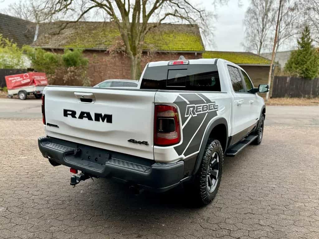 Dodge RAM 5.7 V8*4X4*REBEL*LEDER*LED*NAVI*AHK*MFL*GARANTIE 07/2020-photo-19