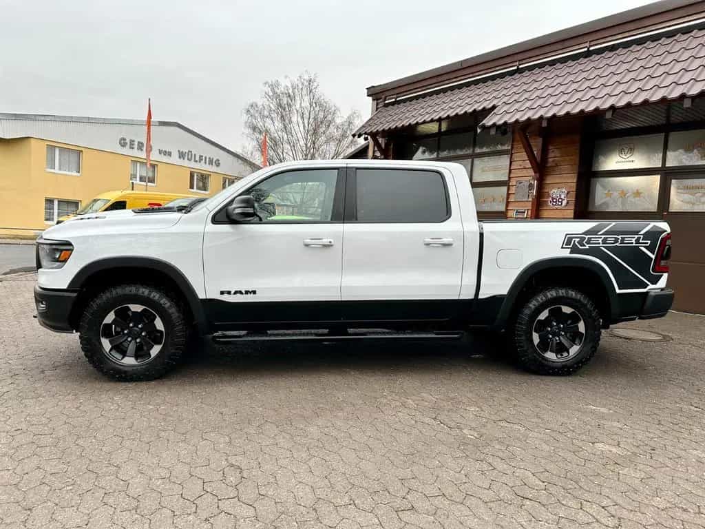 Dodge RAM 5.7 V8*4X4*REBEL*LEDER*LED*NAVI*AHK*MFL*GARANTIE 07/2020-photo-27