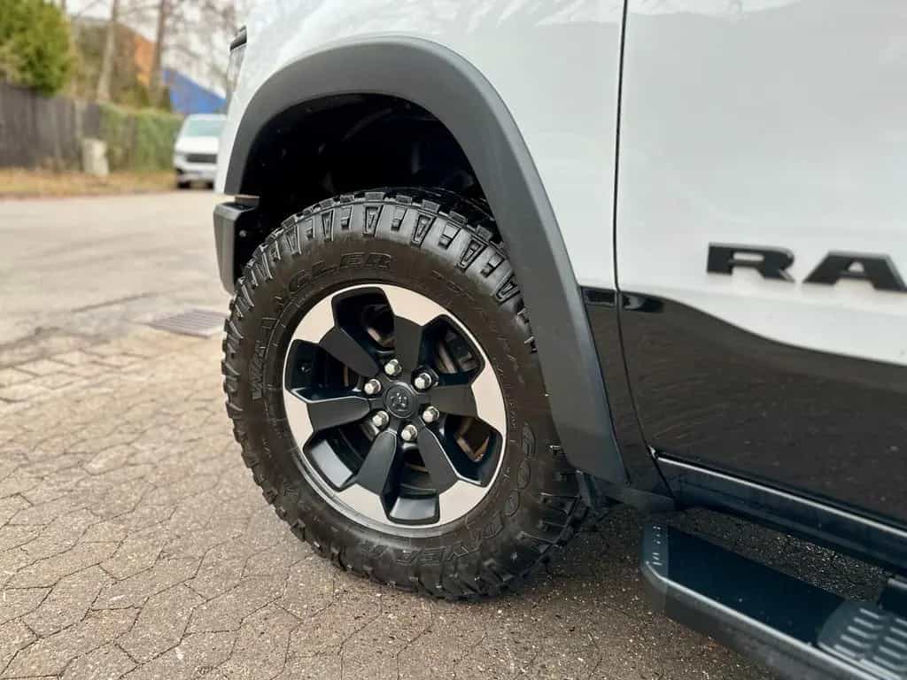 Dodge RAM 5.7 V8*4X4*REBEL*LEDER*LED*NAVI*AHK*MFL*GARANTIE 07/2020-photo-28