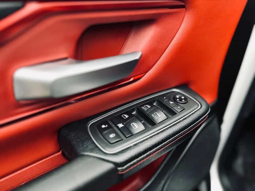 Dodge RAM 5.7 V8*4X4*REBEL*LEDER*LED*NAVI*AHK*MFL*GARANTIE 07/2020-photo-35