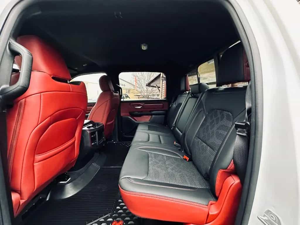 Dodge RAM 5.7 V8*4X4*REBEL*LEDER*LED*NAVI*AHK*MFL*GARANTIE 07/2020-photo-36