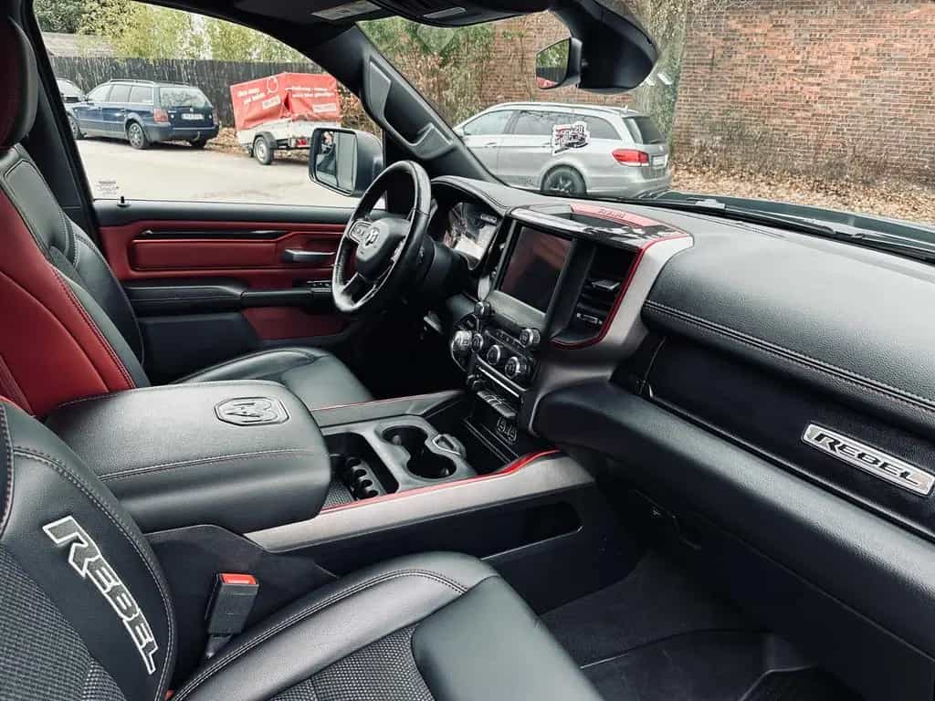 Dodge RAM 5.7 V8*4X4*REBEL*LEDER*LED*NAVI*AHK*MFL*GARANTIE 07/2020-photo-40