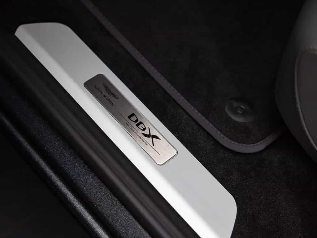 Aston Martin DBX - Xenon Grey - 23 Zoll - Standheizung 02/2024-photo-13