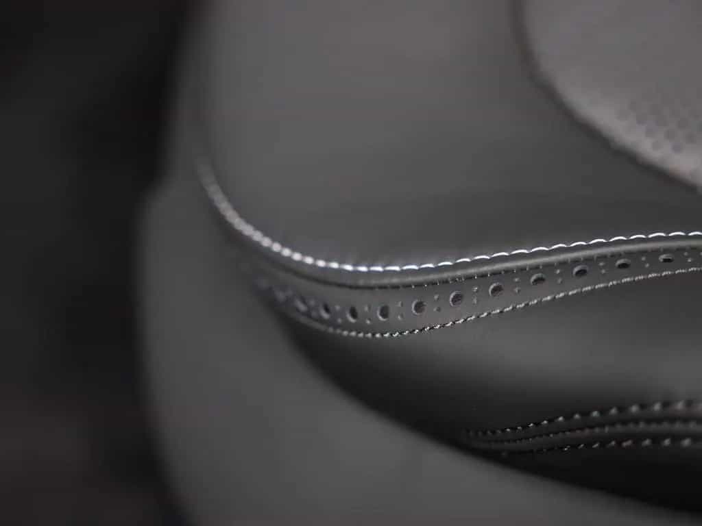 Aston Martin DBX - Xenon Grey - 23 Zoll - Standheizung 02/2024-photo-16