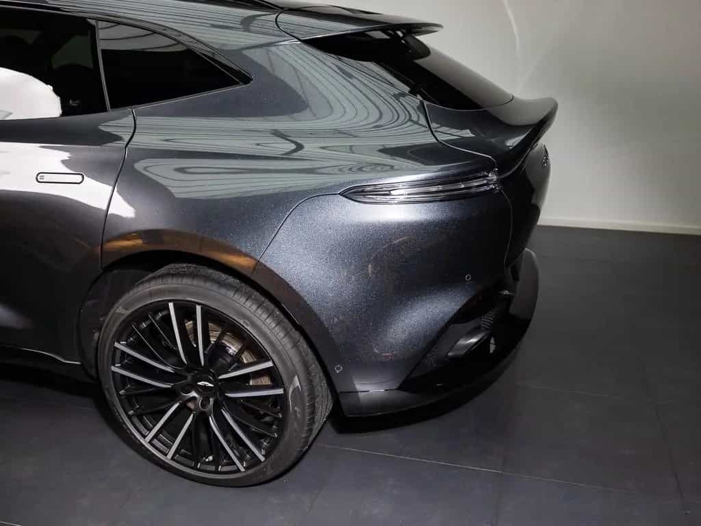 Aston Martin DBX - Xenon Grey - 23 Zoll - Standheizung 02/2024-photo-3