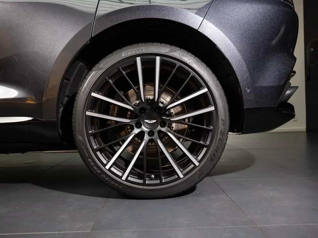 Aston Martin DBX - Xenon Grey - 23 Zoll - Standheizung 02/2024-photo-4