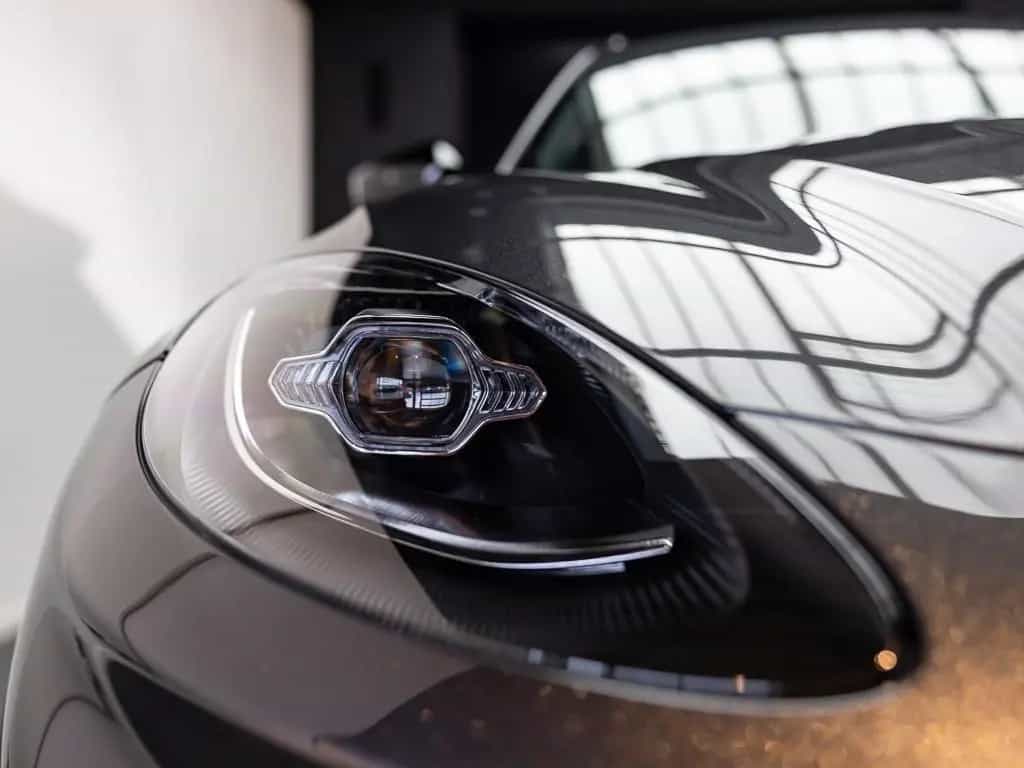 Aston Martin DBX - Xenon Grey - 23 Zoll - Standheizung 02/2024-photo-8