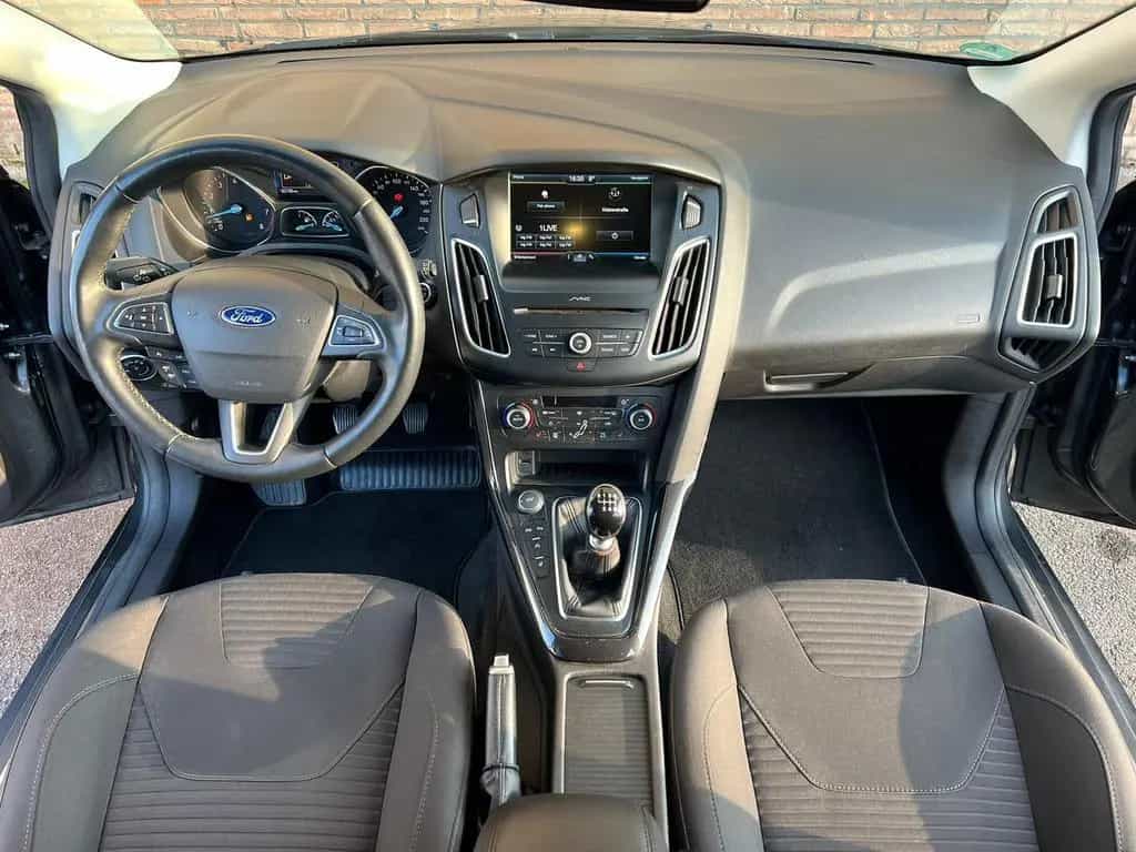 Ford Focus Turnier Titanium selbst Parkassistent 08/2016-photo-11