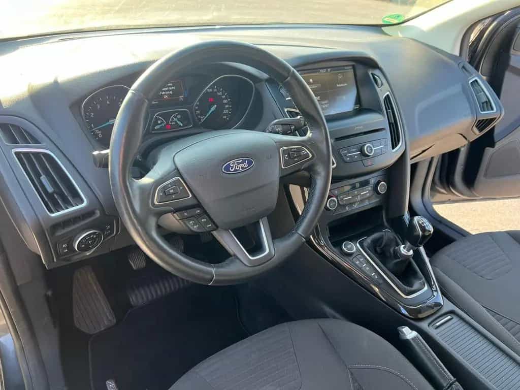 Ford Focus Turnier Titanium selbst Parkassistent 08/2016-photo-12