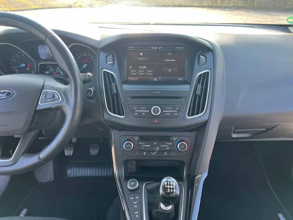 Ford Focus Turnier Titanium selbst Parkassistent 08/2016-photo-13