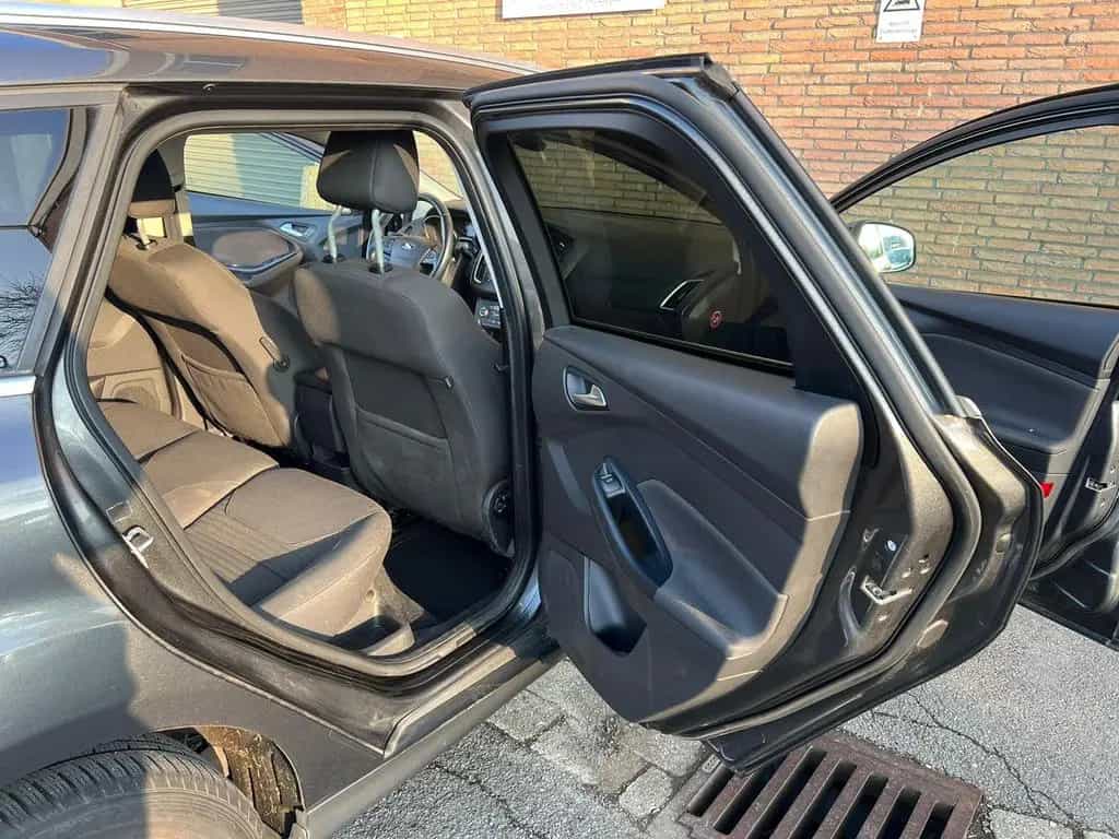 Ford Focus Turnier Titanium selbst Parkassistent 08/2016-photo-15