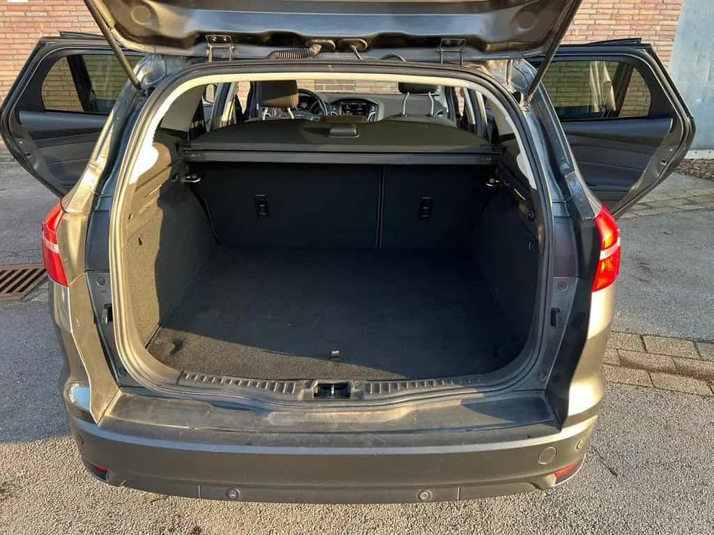 Ford Focus Turnier Titanium selbst Parkassistent 08/2016-photo-16