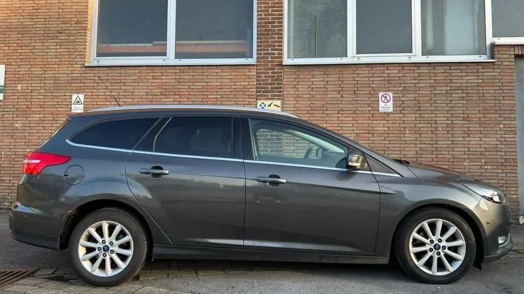 Ford Focus Turnier Titanium selbst Parkassistent 08/2016-photo-3