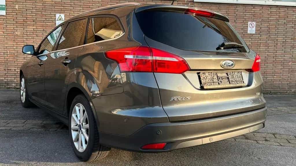 Ford Focus Turnier Titanium selbst Parkassistent 08/2016-photo-6